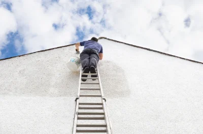 Peinture extérieure à Roquefort-les-Cascades — façades et ravalement